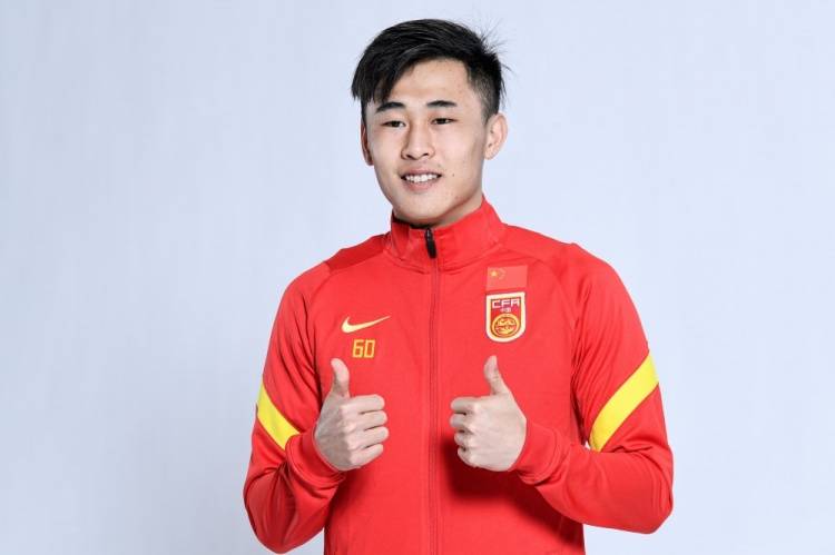 国际足联|多名记者：国际足联确认，戴伟浚符合代表中国国家队出场条件