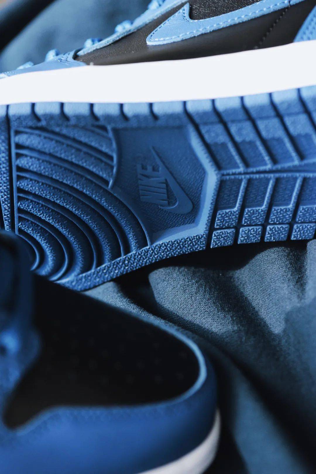 air jordan 1 retro high og dark marina blue