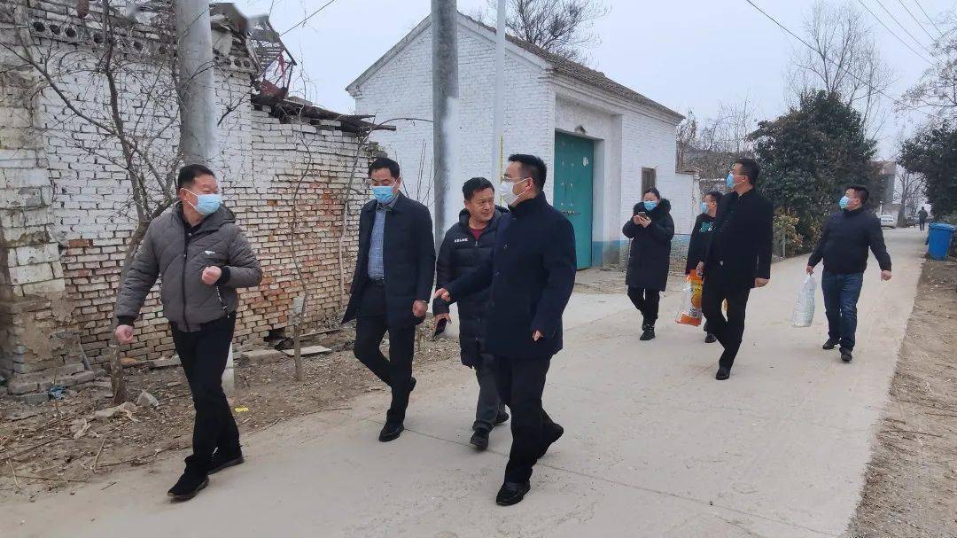 金乡一中领导看望驻村"第一书记"并走访慰问困难群众