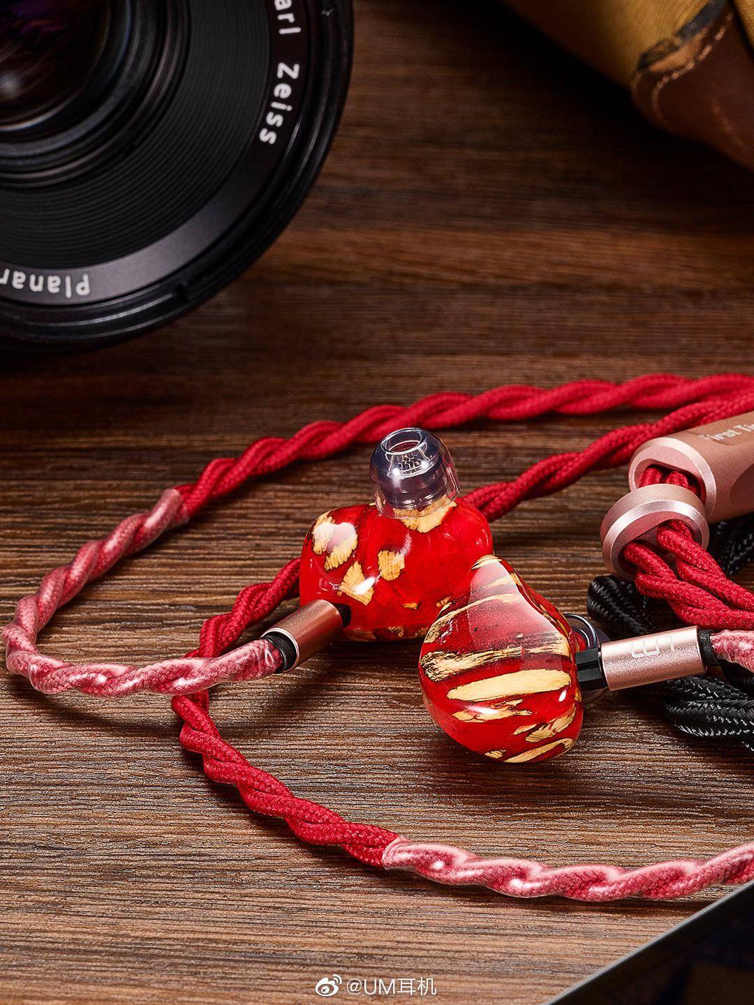陶瓷|UM 发布 Red Halo/FE 旗舰耳机：骨传导+12 动铁，全球限量 20 副