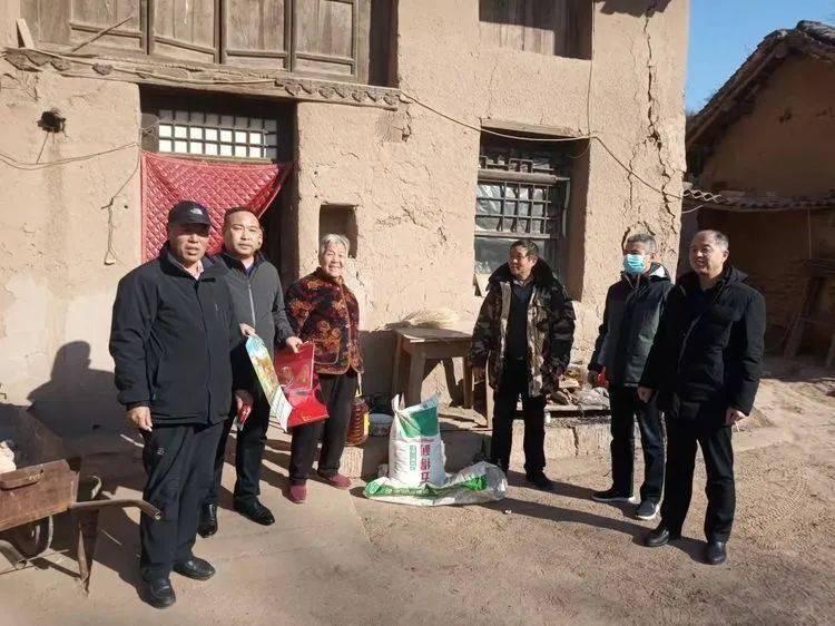 县财政局在牛寺乡西汤村1一声声问候温暖人心,一声声祝福传递深情.