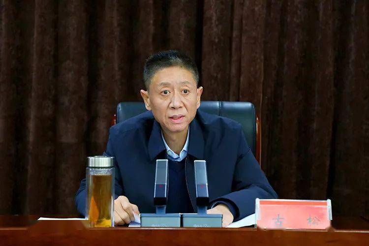 古松指出,党史学习教育开展以来,市纪委监委机关坚持用心"学党史"