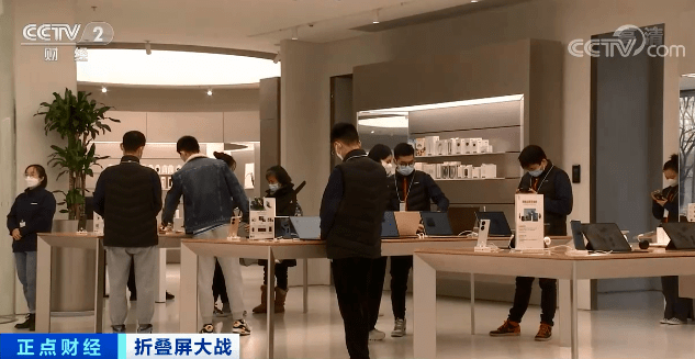 这种手机火了，一上市就被炒到数万元！厂商豪掷近500亿元争赛道！未来价格有望降至→