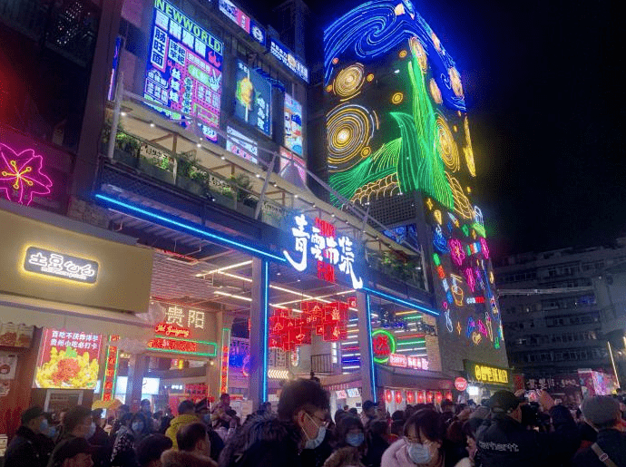 青云路步行街昨晚开街变了吗