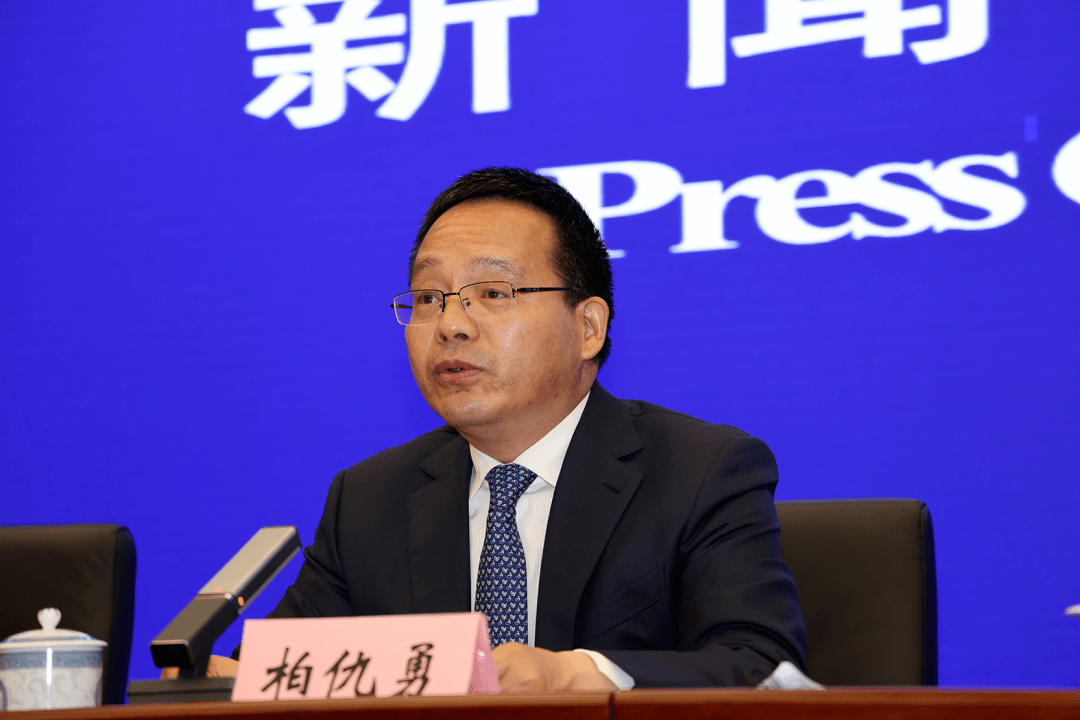 司长柏仇勇,中国环境监测总站首席科学家,副总工程师李健军出席发布会