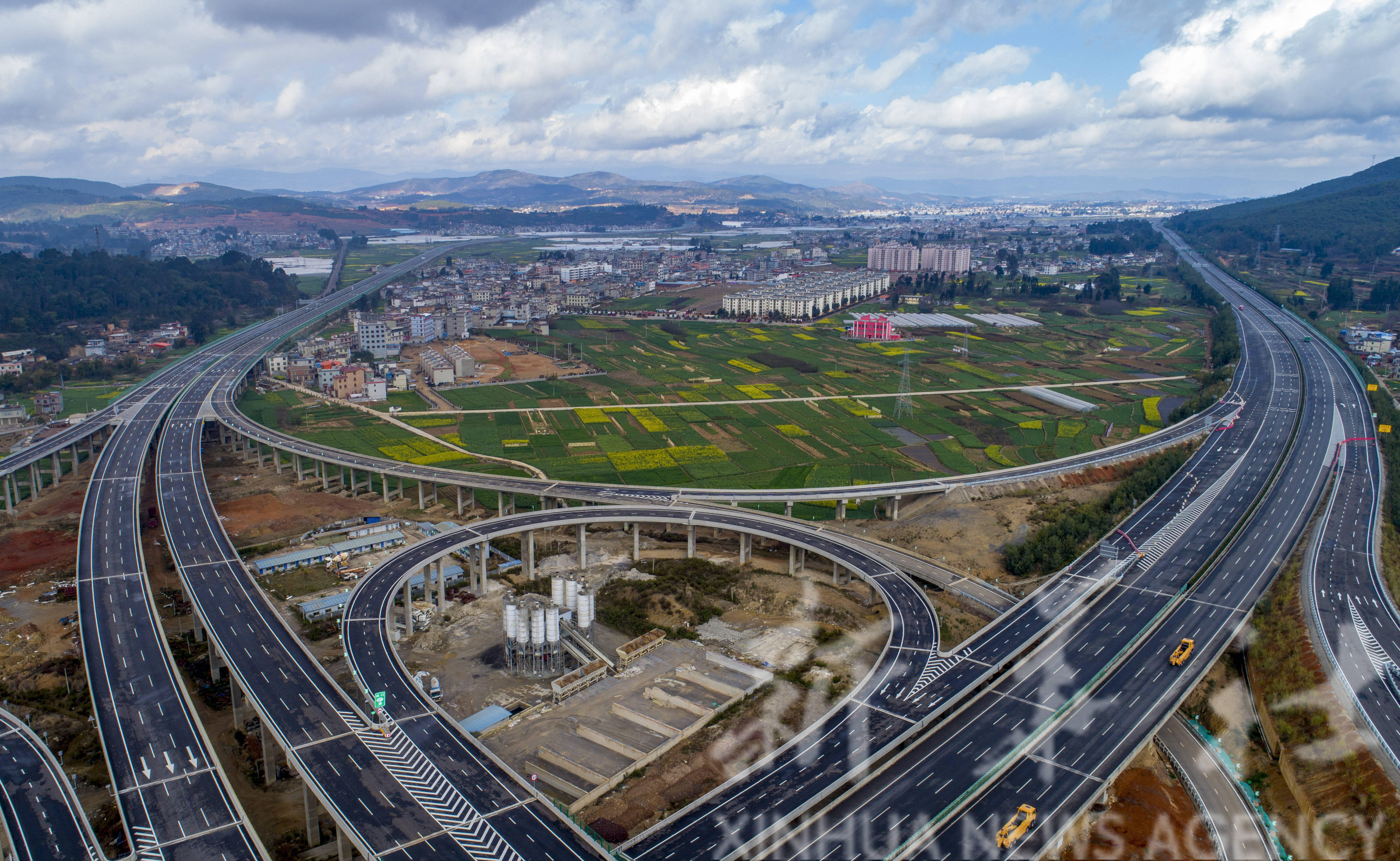 雲南新昆楚高速公路通車_楚雄_照片_建設