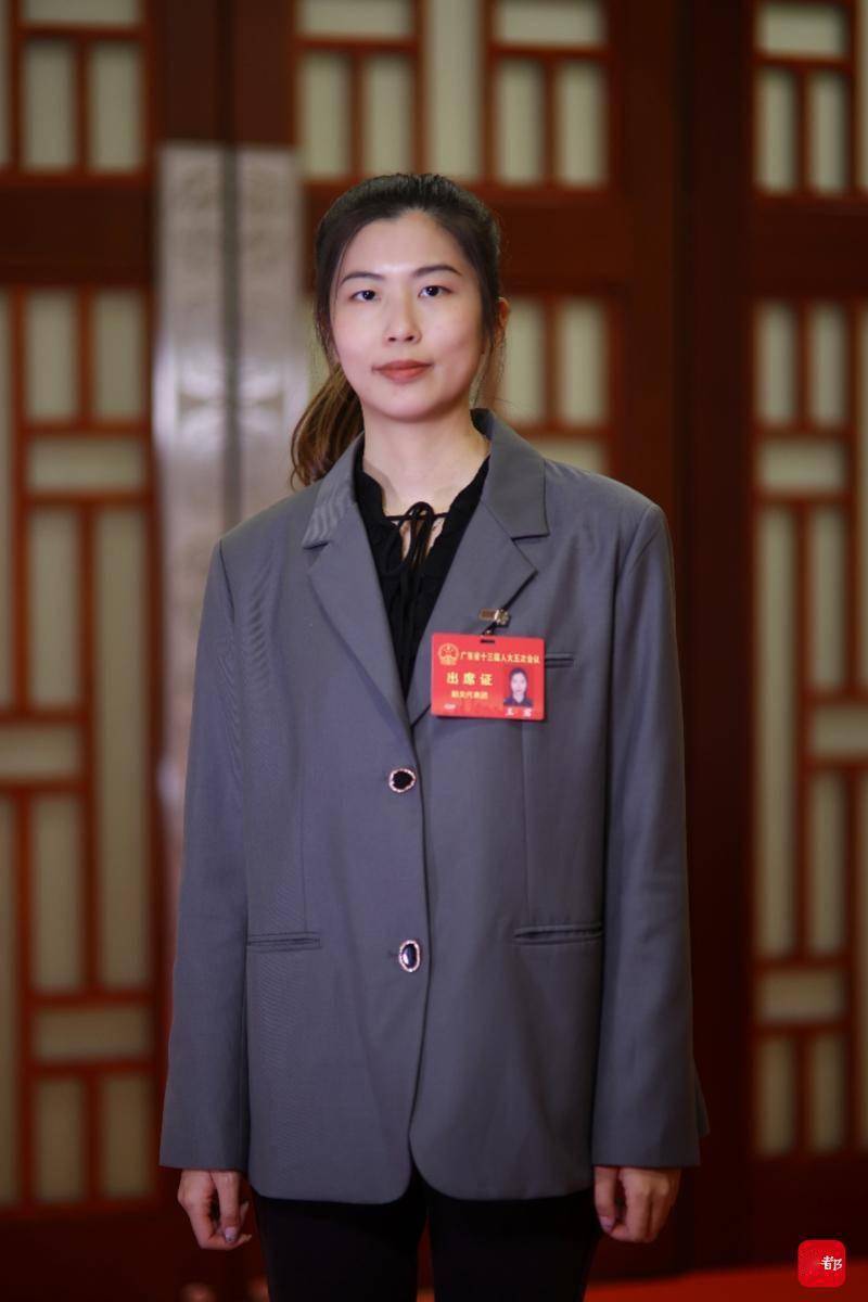 90后美女代表王君立足韶关一聊三农话题就来劲