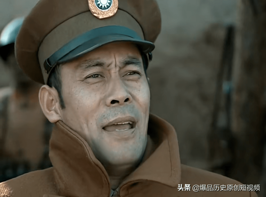 楚云飞作为黄埔军校毕业的高材生,看不惯啥都不讲究的土八路李云龙,他