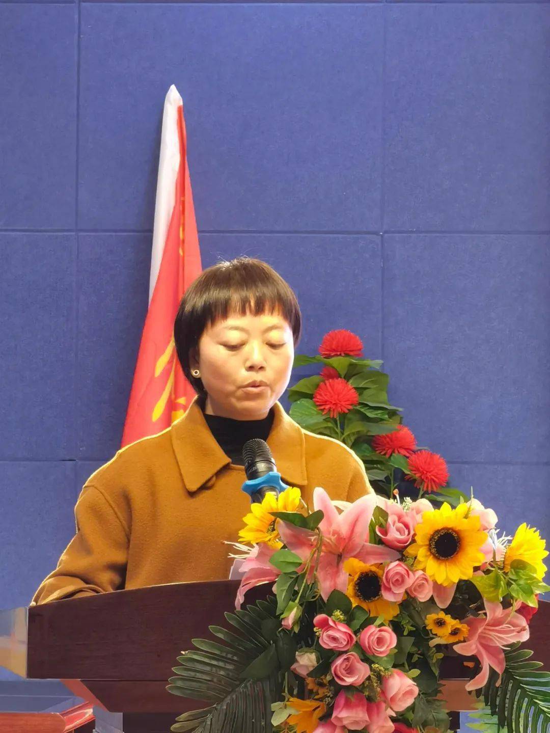 铸初心 展风采—普定县巾帼志愿服务队授旗仪式举行_活动_姚明利_罗艳