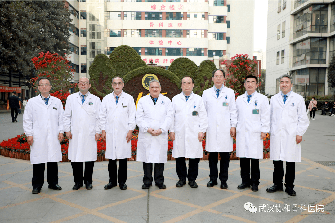 骨科医院杨述华,郑启新,罗怀灿,饶振玉教授荣获协和荣誉名医称号