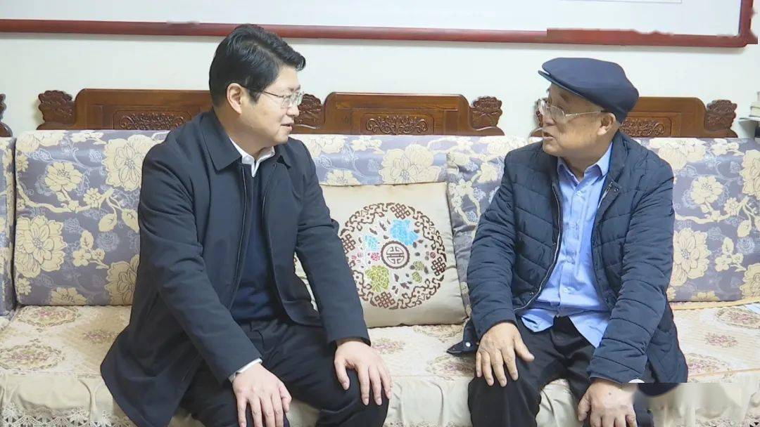 陈磊春节前看望慰问退休老干部专业技术人才全国劳模和优抚对象