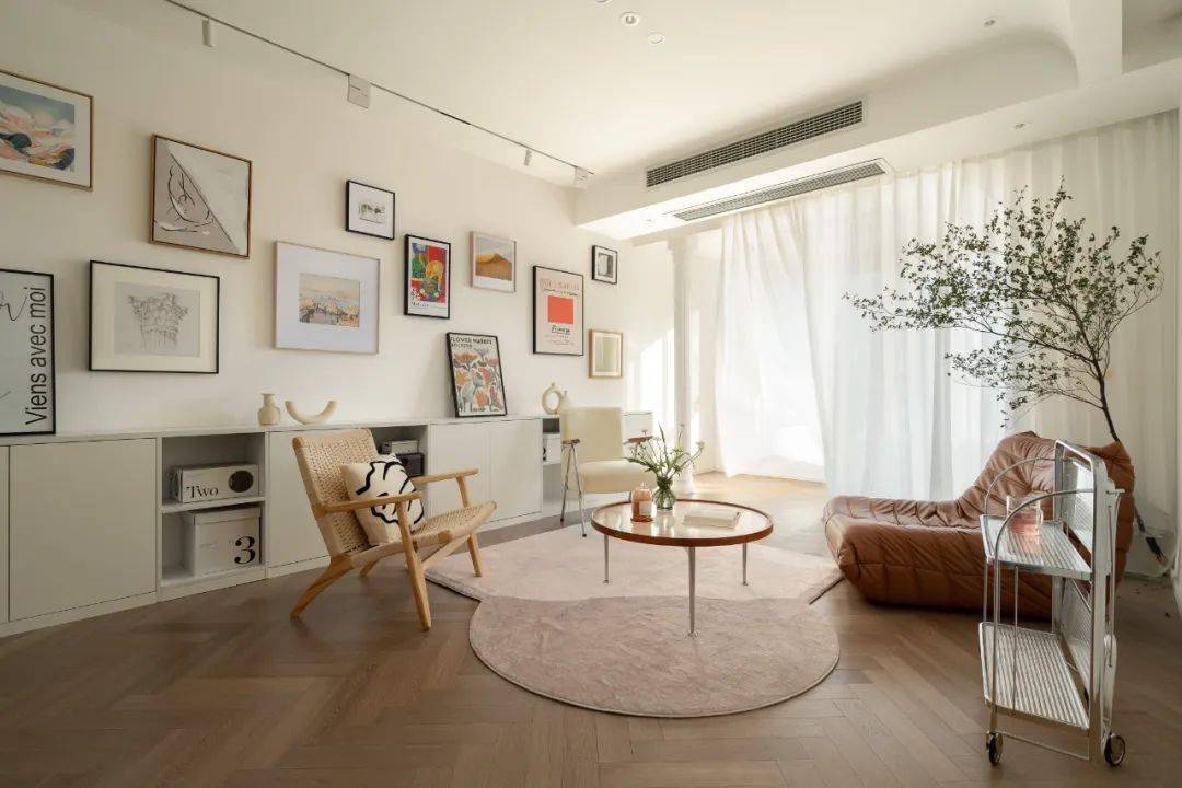 客厅小县城装修天花板！拒绝土味精装，不走网红风，沙漠配色太惊艳了！