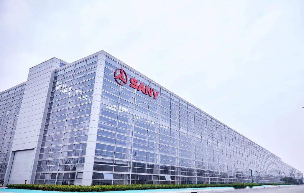 新征程新跨越共贺三一重卡迁新居