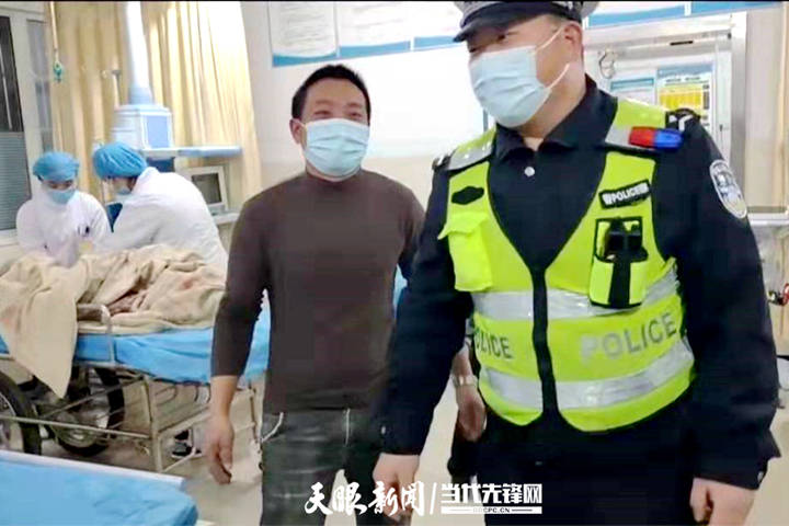 我为群众办实事护送伤患迅速就医赫章交警受赞誉