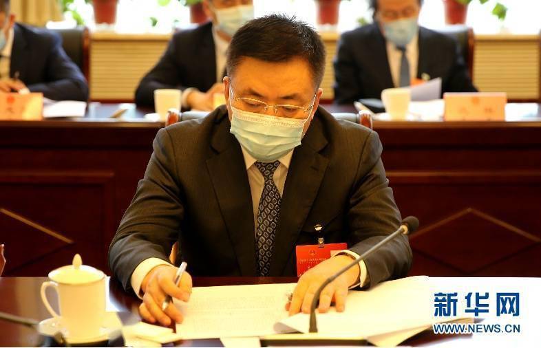 内蒙古自治区人大代表,内蒙古自治区党委常委,呼和浩特市委书记包钢.