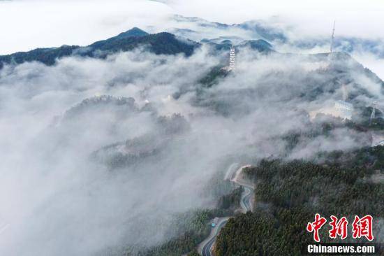 千米以上|航拍江西明月山雨后云雾缭绕 风光旖旎如水墨画