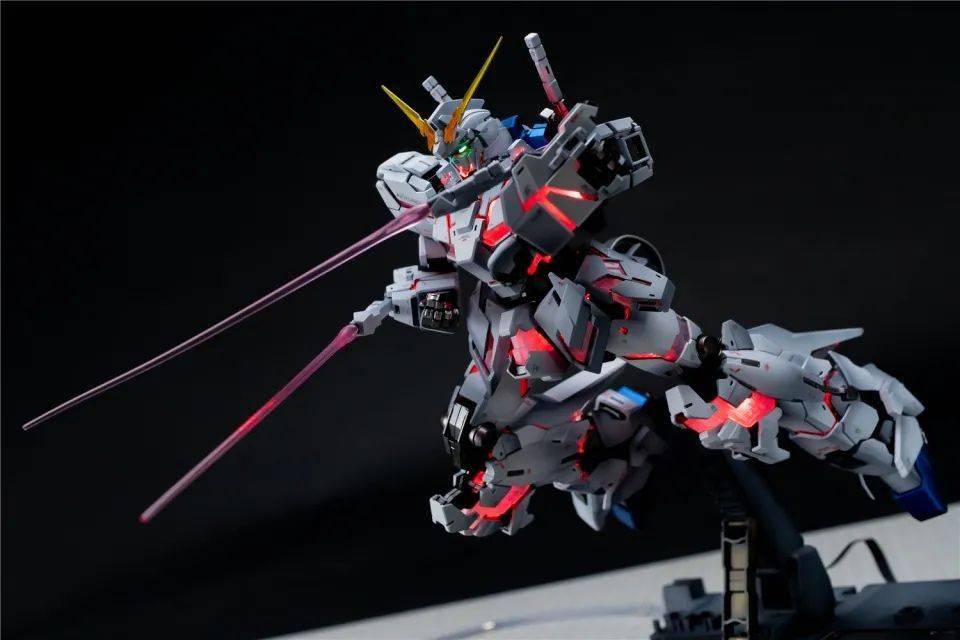 rx-0獨角獸高達是《機動戰士高達uc》中的機體,宇宙世紀0096年巴納吉