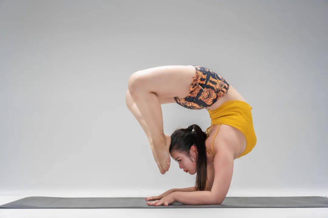 最新amber初级倒立10节精讲 流动跟练_瑜伽_前臂_课程