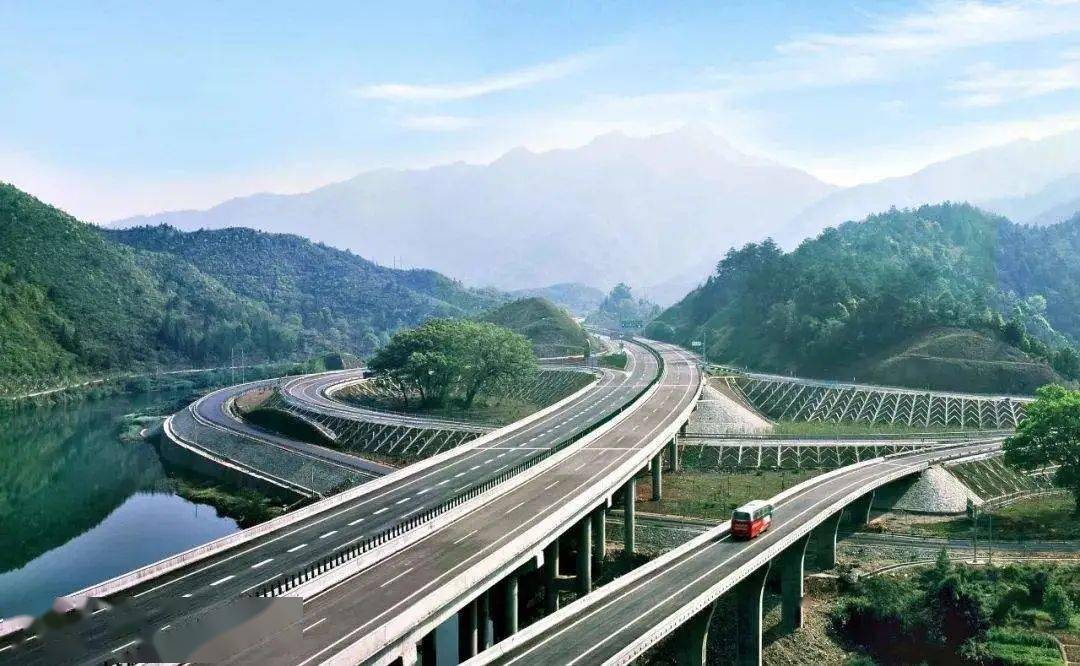 收费站最新政策 81e54b7cad174e448510cabdd07d82f3.jpeg