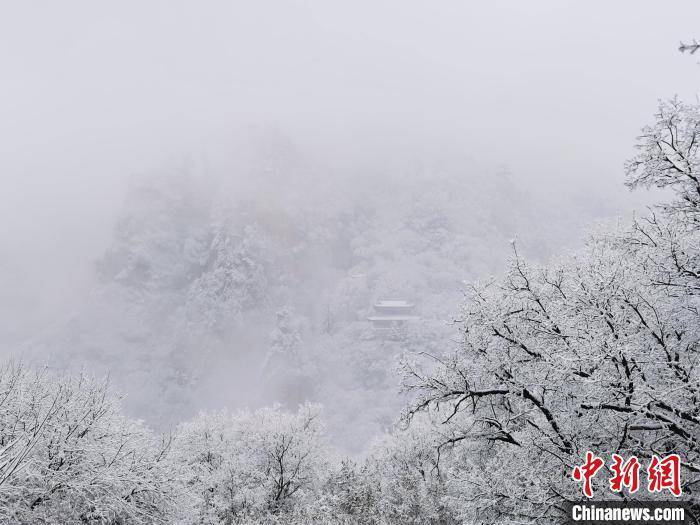 苍山|冬雪后的“道源圣地”崆峒山成水墨山水画