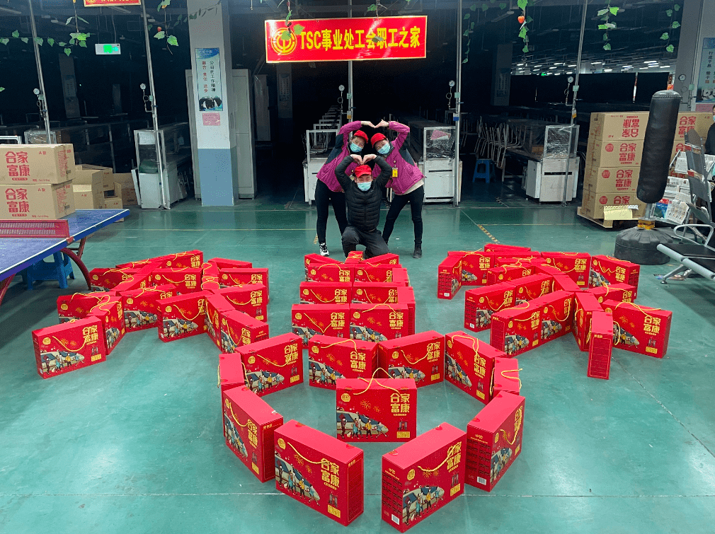 衡阳,淮安,周口园区春节大礼包造型向上滑动查看春节离不开"吃吃吃"
