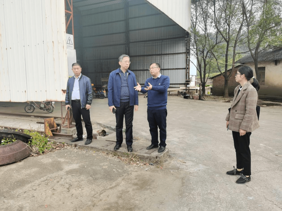 韶关市生态环境局领导带队检查环境整治工作_陈卓_企业_新丰县