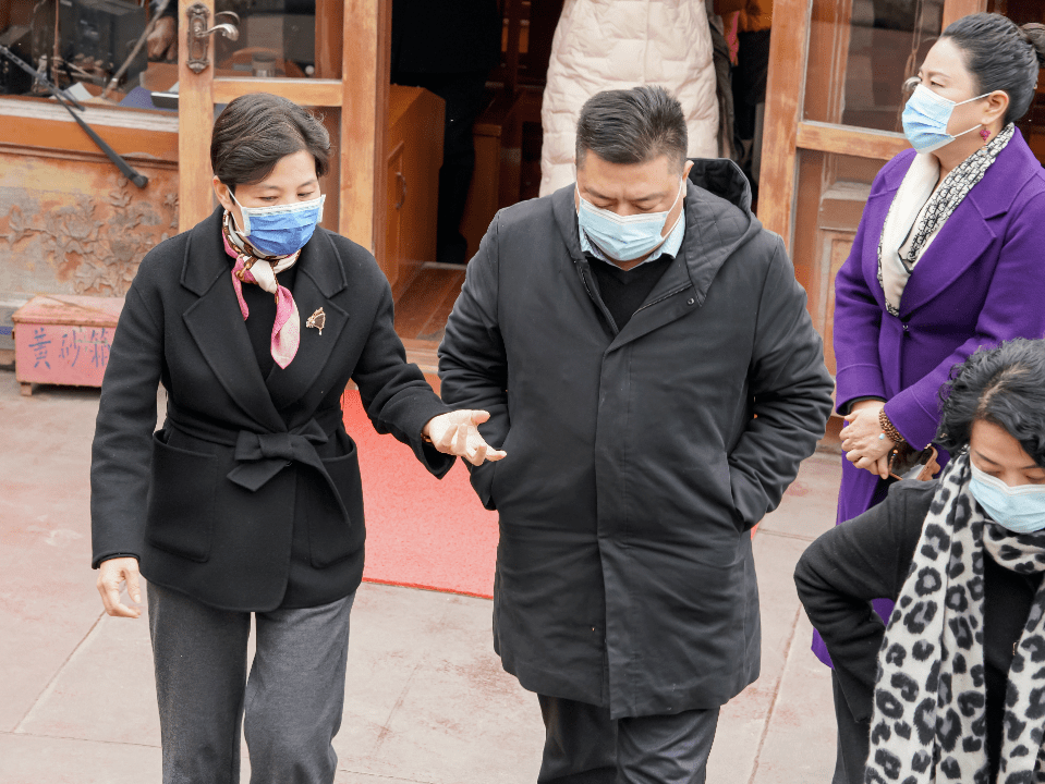 在莲都区副区长龚淑娟的陪同下,文旅局一行参观了古堰画乡,鱼跃1919