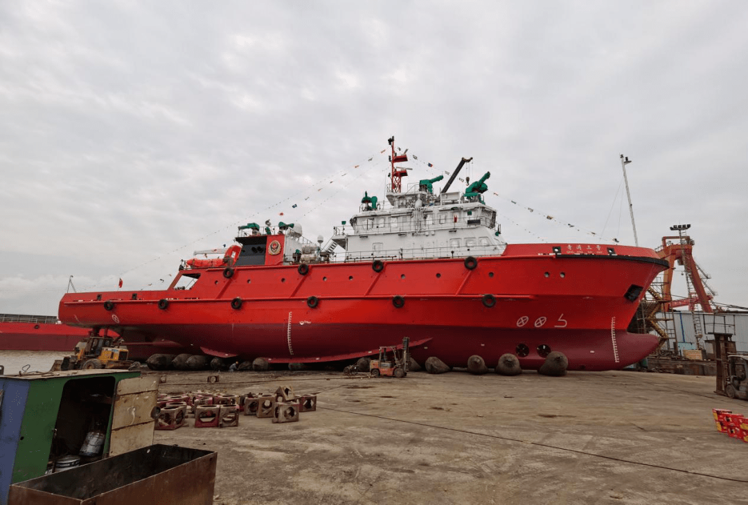 新扬船舶为青岛市建造的1200吨消防船顺利下水!_灭火_救援_仪征