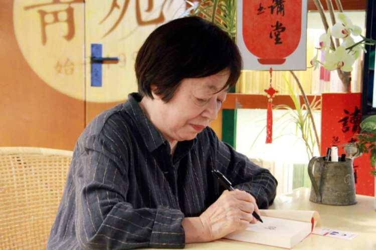 年轻人|80岁奶奶创作的女性之书，如何感动无数年轻人