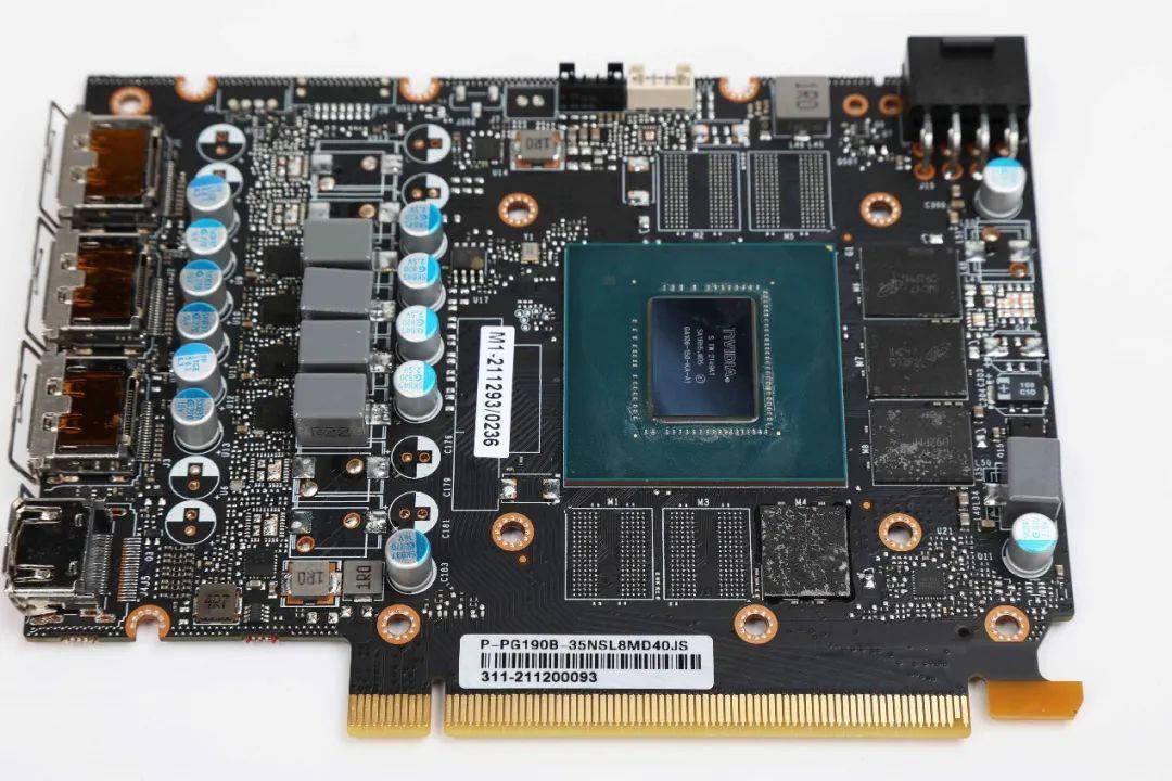 影驰展示 RTX 3050 金属大师 Mini 显卡：仅 16.8mm 长，明日开卖