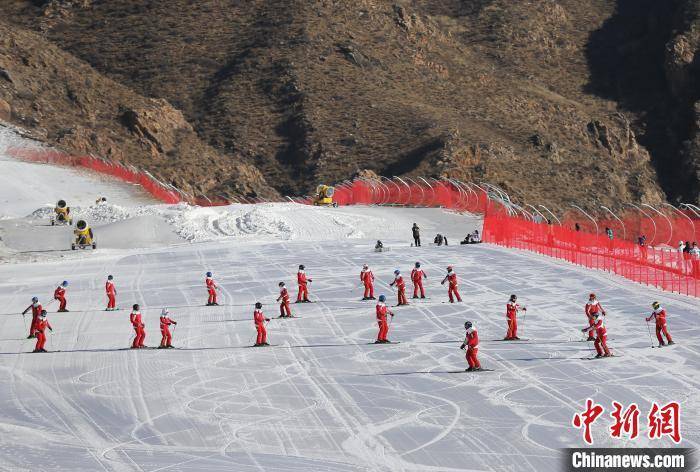 年轻人|三亿人参与冰雪运动！中国各地掀起冬奥热情