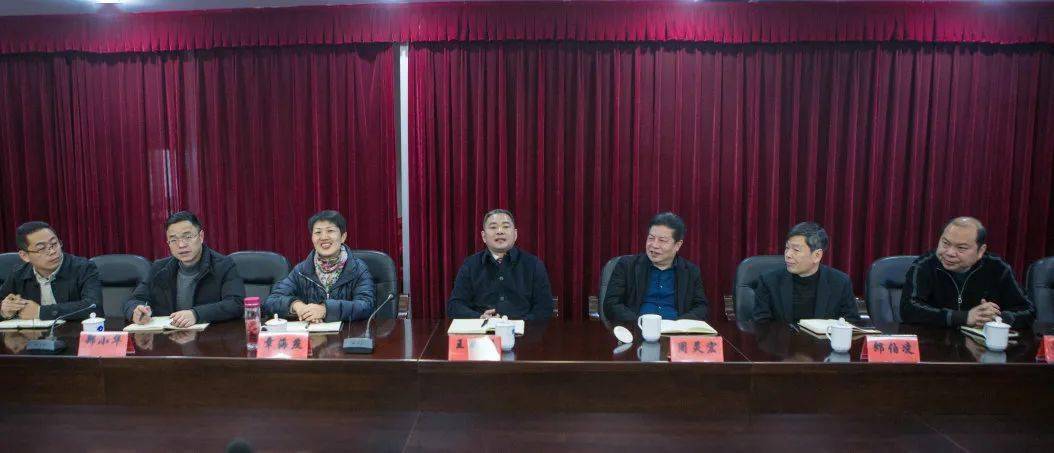 1月26日上午,市教育局党委书记,局长王如利一行来到