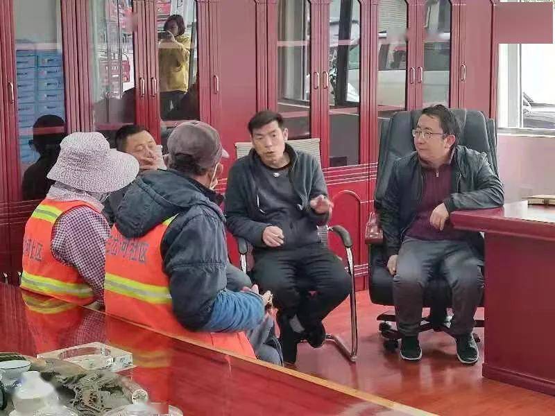 云南陆良:爱心企业春节前关心慰问环卫工人_三岔河镇_活动_关爱