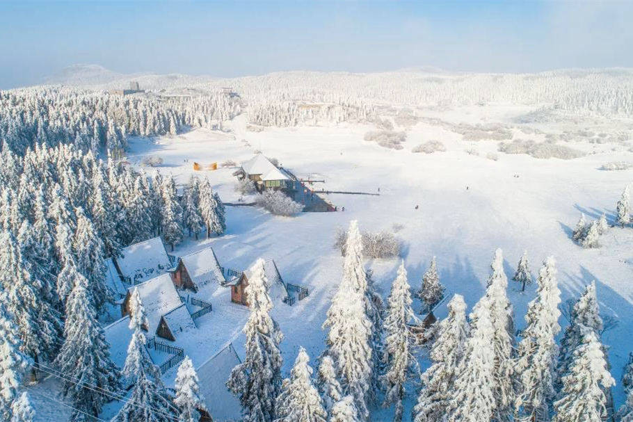 游客|冰天雪地迎新年 重庆武隆景区推出特色文旅“大餐”