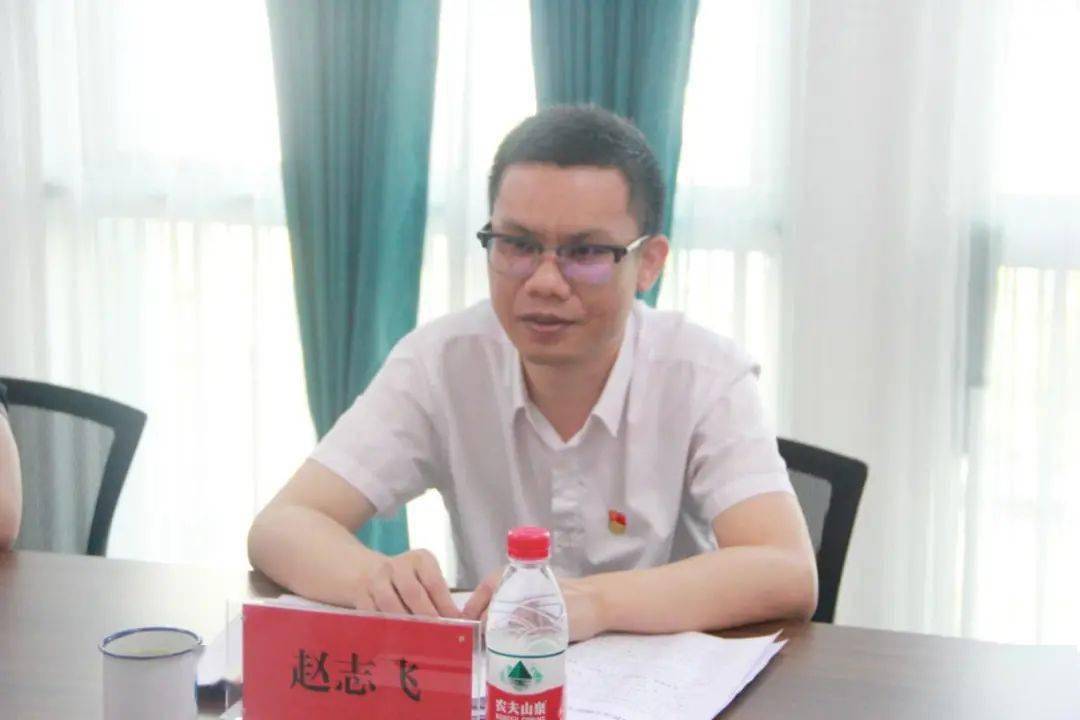 市委党的建设工作领导小组办公室综合秘书组专职副组长赵志飞对会议