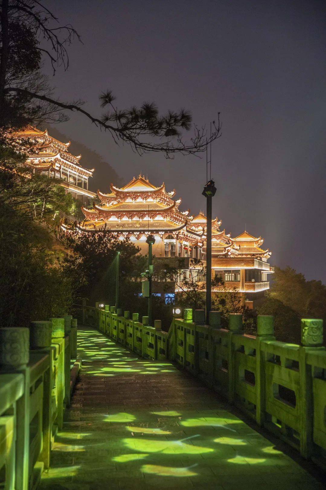 交通:自驾导航石竹山可到开放时间:全天开放,17:00后缆车停运,只能