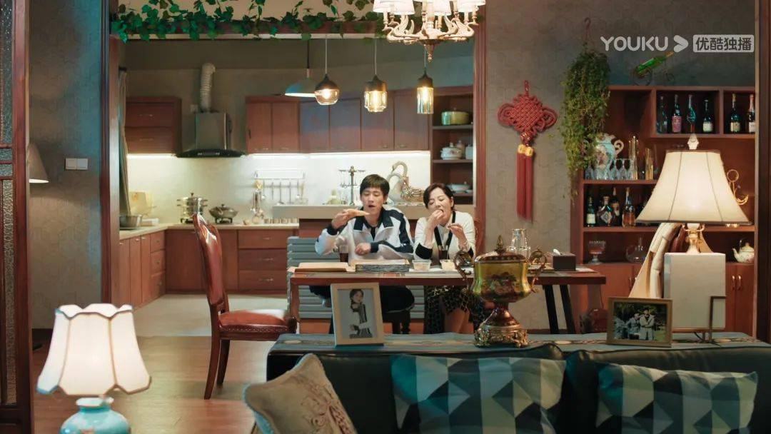 青春|是谁的青春这么塑料？