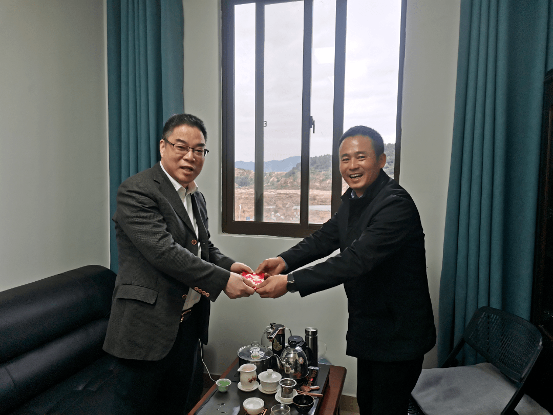 县总工会走访慰问困难职工和劳模_随行_雷旺清_工作