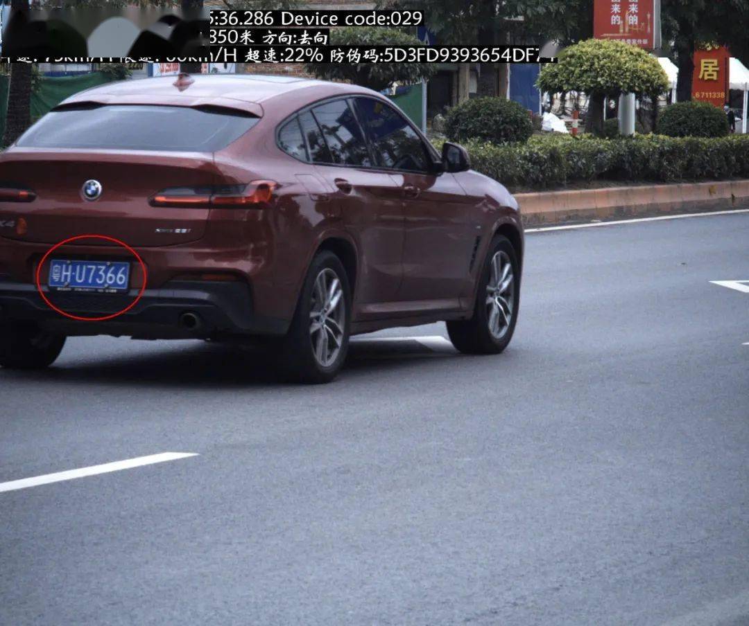 321国道233公里 600米违法时间:2022年1月19日11时06分车牌号码:粤e