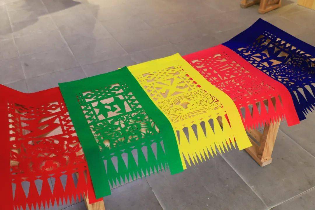 莒县过门笺家门口的年味儿