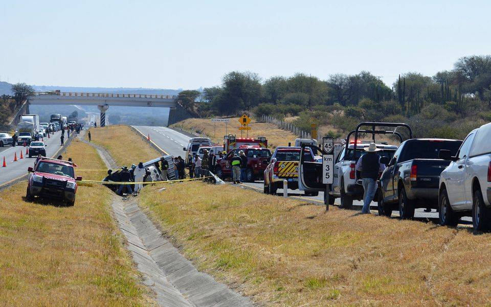 墨西哥重大交通事故！貨車在高速公路上失控側翻，已致13人死亡 國際 第4張