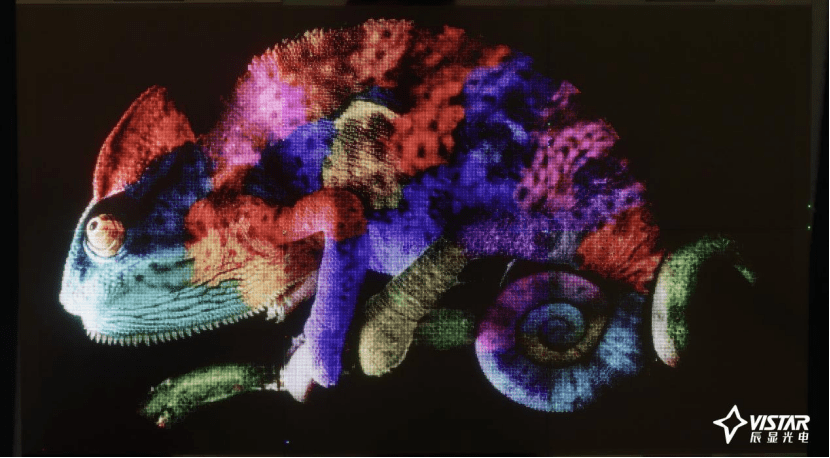 辰显光电成功点亮12.7英寸Micro LED拼接屏