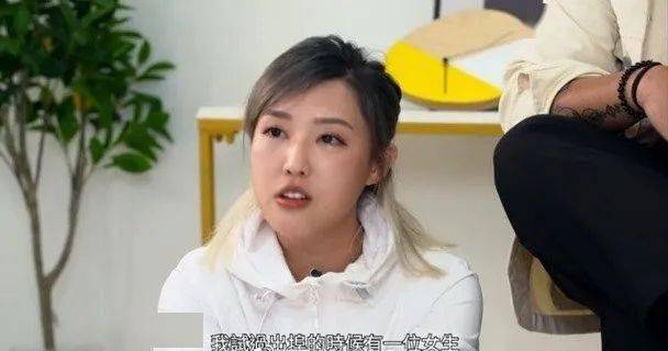 传统|某女星被同行爆料出轨？当众邀男演员回房间，酒店密会1小时........