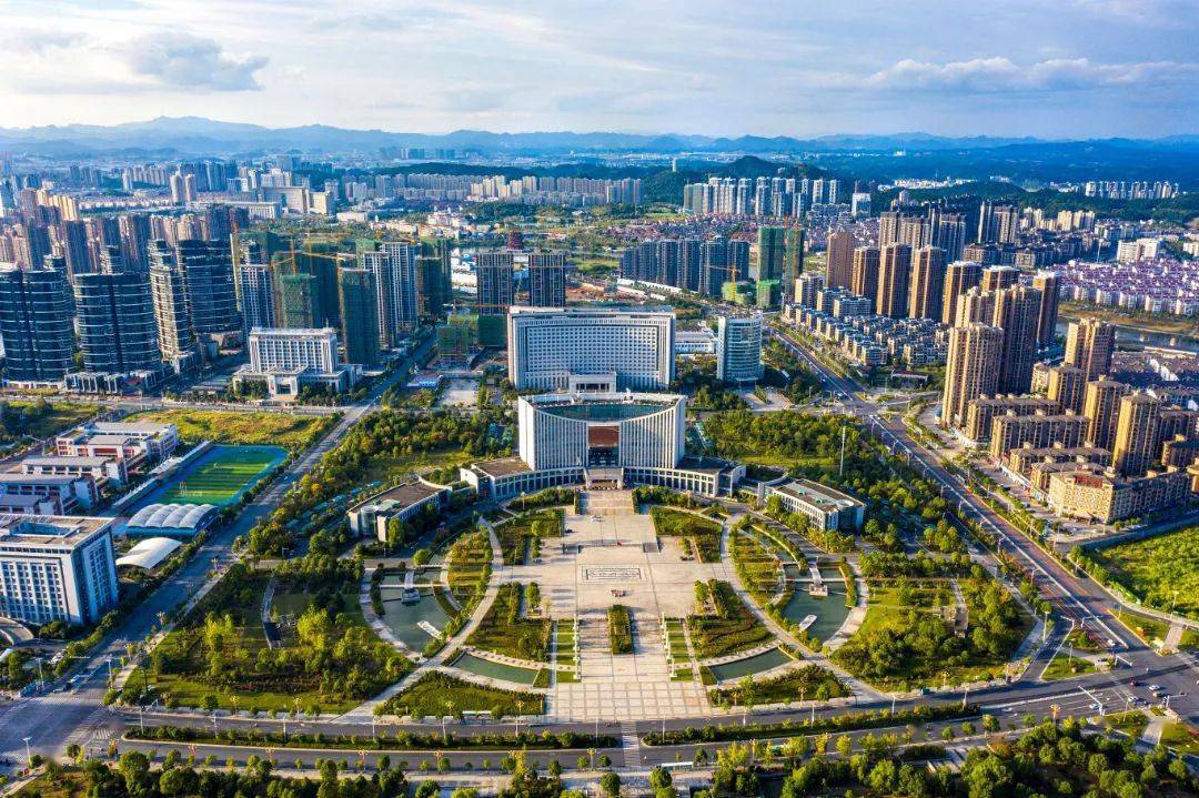 在这辞旧迎新的美好时刻,中共袁州区委书记江伟斌,袁州区人民政府区长