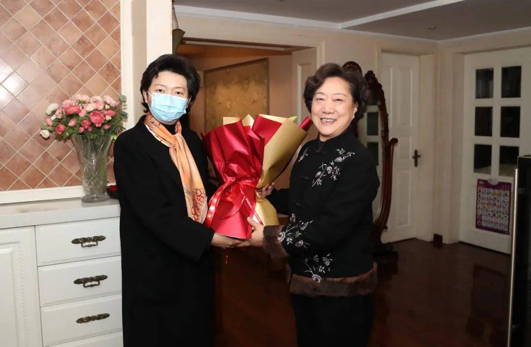 登门走访慰问了原省卫生厅老厅长刘洪祺,原省人口计生委老主任张肖敏