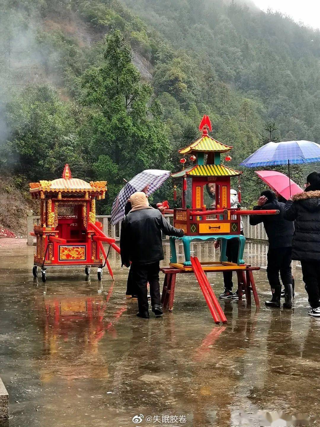 厦门|再冷下雨天，也挡不住厦门人拜拜！南普陀求平安、仙岳山求姻缘...春节祈福，厦门寺院哪家灵？