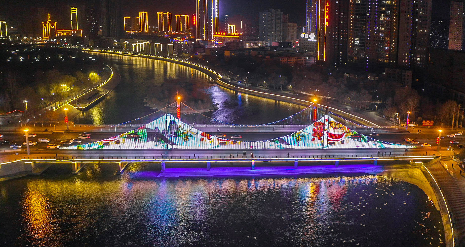 库尔勒夜景变靓年味变浓