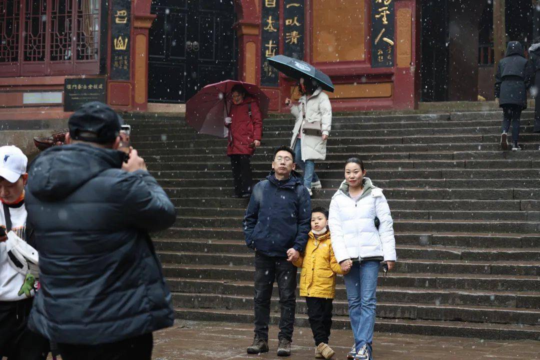 氛围|在都江堰过年 | 大年初一年味浓，红红火火、欢欢喜喜迎新年！