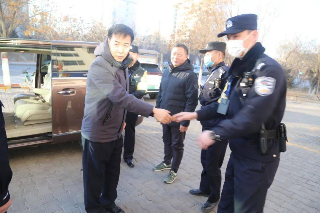 毛振海副市长除夕日慰问一线民警_乌海市_值班_公安局