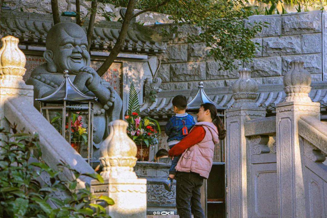 厦门|再冷下雨天，也挡不住厦门人拜拜！南普陀求平安、仙岳山求姻缘...春节祈福，厦门寺院哪家灵？